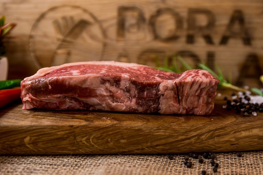 Stek rostbef New York Steak sezonowany na mokro